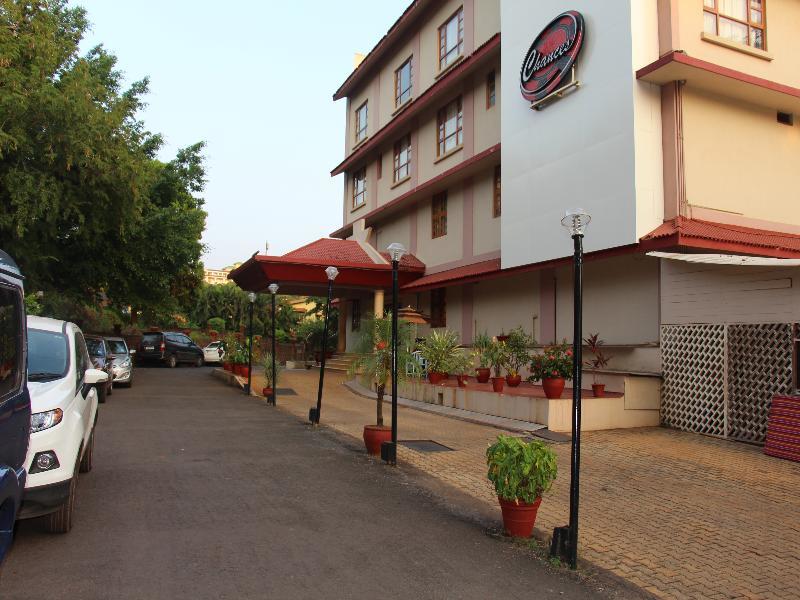 Chances Resort&Casino An Indy Resort Panaji Exterior foto
