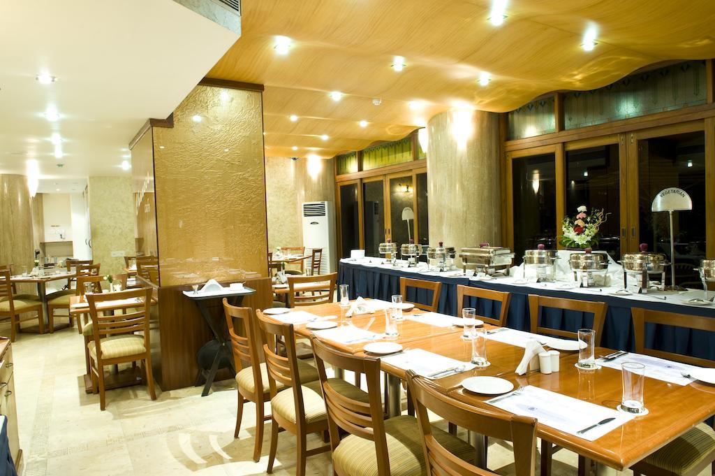 Chances Resort&Casino An Indy Resort Panaji Exterior foto