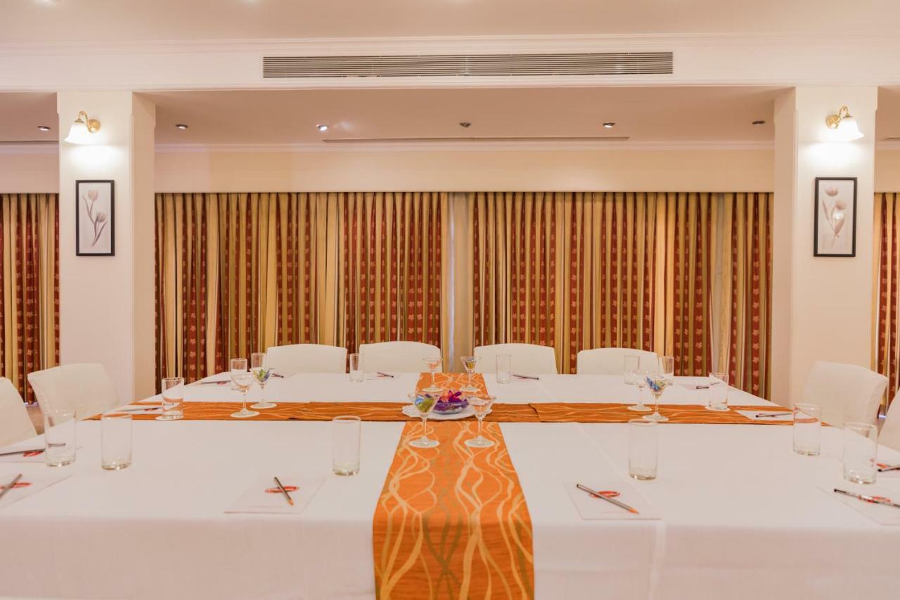 Chances Resort&Casino An Indy Resort Panaji Exterior foto